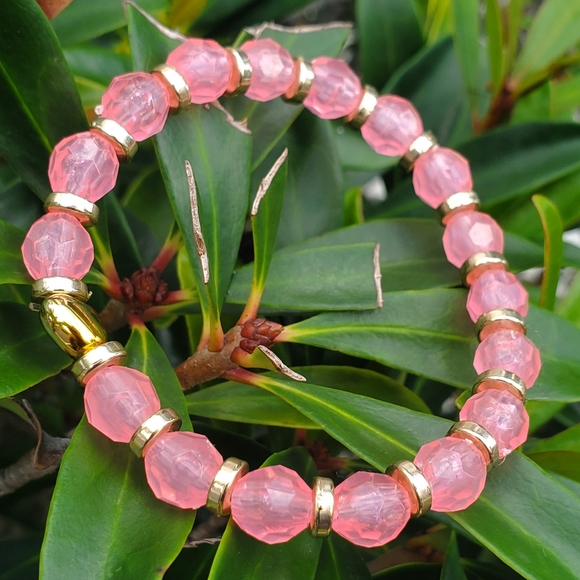 Beautiful handmade Pink Venus love beaded love bracelet - Picture 3 of 3